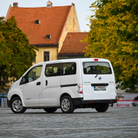 Nissan e-NV 200 combi 7-7.jpg