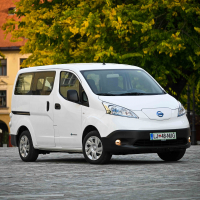Nissan e-NV 200 combi 7-5.jpg