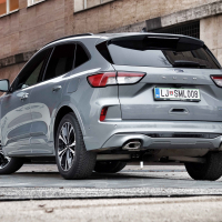 Ford kuga hybrid AMZS-6.jpg