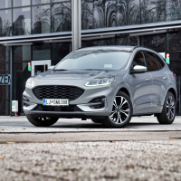 Ford kuga hybrid AMZS.jpg