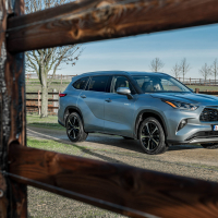 Toyota highlander AMZS-3.jpg