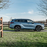 Toyota highlander AMZS-2.jpg