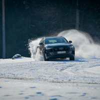 Audi Q8 quattro dozivetje AMZS-10.jpg
