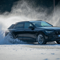 Audi Q8 quattro dozivetje AMZS-15.jpg