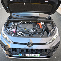 Suzuki across 2,5 HSD elegance e-four plug-in hybrid AMZS-40.jpg