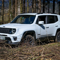 Jeep renegade 4xe AMZS-4.jpg