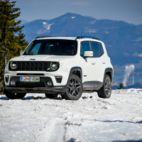 Jeep renegade 4xe AMZS-44.jpg