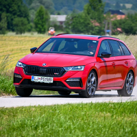 Škoda octavia combi RS iV AMZS-17.jpg