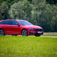 Škoda octavia combi RS iV AMZS-20.jpg