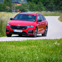 Škoda octavia combi RS iV AMZS-15.jpg