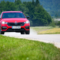 Škoda octavia combi RS iV AMZS-4.jpg