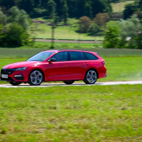 Škoda octavia combi RS iV AMZS.jpg