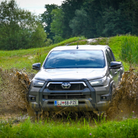Toyota hilux 2,8 invincible 4x4 AMZS test-16.jpg