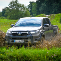 Toyota hilux 2,8 invincible 4x4 AMZS test-15.jpg