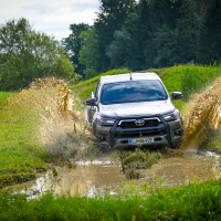 Toyota hilux 2,8 invincible 4x4 AMZS test-14.jpg