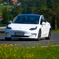 Tesla 3 test AMZS-2.jpg