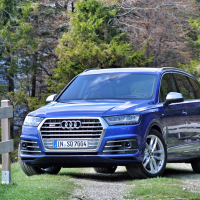 Audi SQ7 4.jpg