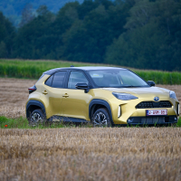 Toyota yaris cross za volanom-14.jpg