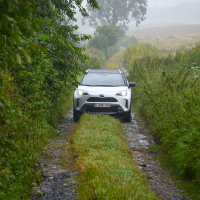 Toyota yaris cross za volanom-4.jpg