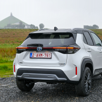 Toyota yaris cross za volanom.jpg