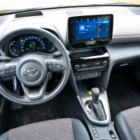 Toyota yaris cross za volanom-24.jpg