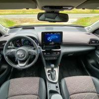 Toyota yaris cross za volanom-21.jpg