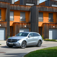 Mercedes EQC 400 4matic AMZS-4.jpg