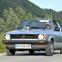 Za volanom svojega Golfa 1 Cabrio.jpg