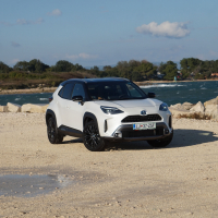 Toyota yaris cross test AMZS-8.jpg