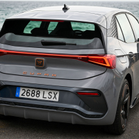 Cupra born za volanom AMZS-4.jpg