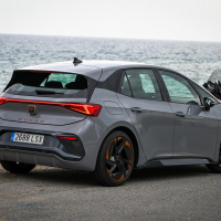 Cupra born za volanom AMZS-2.jpg