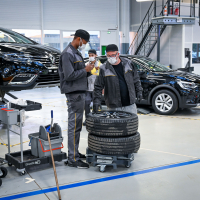 Renault obnova avtomobilov Flins tovarna_-8.jpg