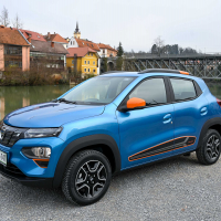 Dacia spring za volanmo AMZS-4.jpg