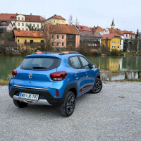 Dacia spring za volanmo AMZS-6.jpg