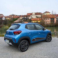 Dacia spring za volanmo AMZS-12.jpg