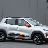 Dacia spring za volanmo AMZS-3.jpg