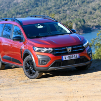 Dacia jogger za volanom AMZS-9.jpg