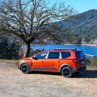 Dacia jogger za volanom AMZS-7.jpg
