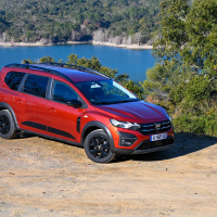 Dacia jogger za volanom AMZS-6.jpg