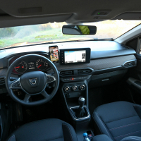 Dacia jogger za volanom AMZS-17.jpg