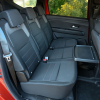 Dacia jogger za volanom AMZS-19.jpg