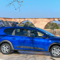 Dacia jogger za volanom AMZS-37.jpg