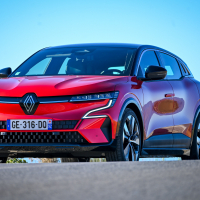 Renault megane e-tech electric AMZS-22.jpg