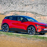Renault megane e-tech electric AMZS-24.jpg