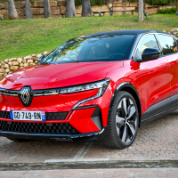 Renault megane e-tech electric AMZS-16.jpg