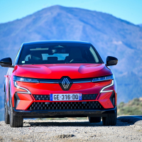 Renault megane e-tech electric AMZS-21.jpg
