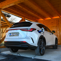Lexus NX PHEV AMZS test.jpg