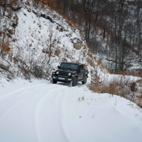 Jeep gladiator dozivetje AMZS.jpg