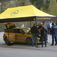 Člani AMZS za volanom nove opel astre - reportaža 2022
