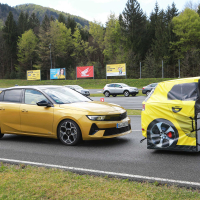 Člani AMZS za volanom nove opel astre - reportaža 2022